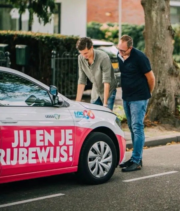 LesGO leerling legt rijexamen af bij het CBR in Apeldoorn na een volledige rijopleiding