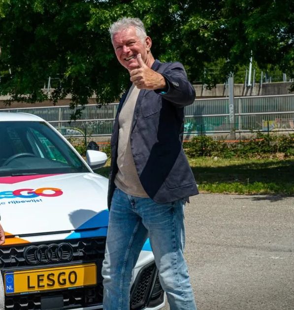 Een van de rijinstructeurs van autorijschool LesGO